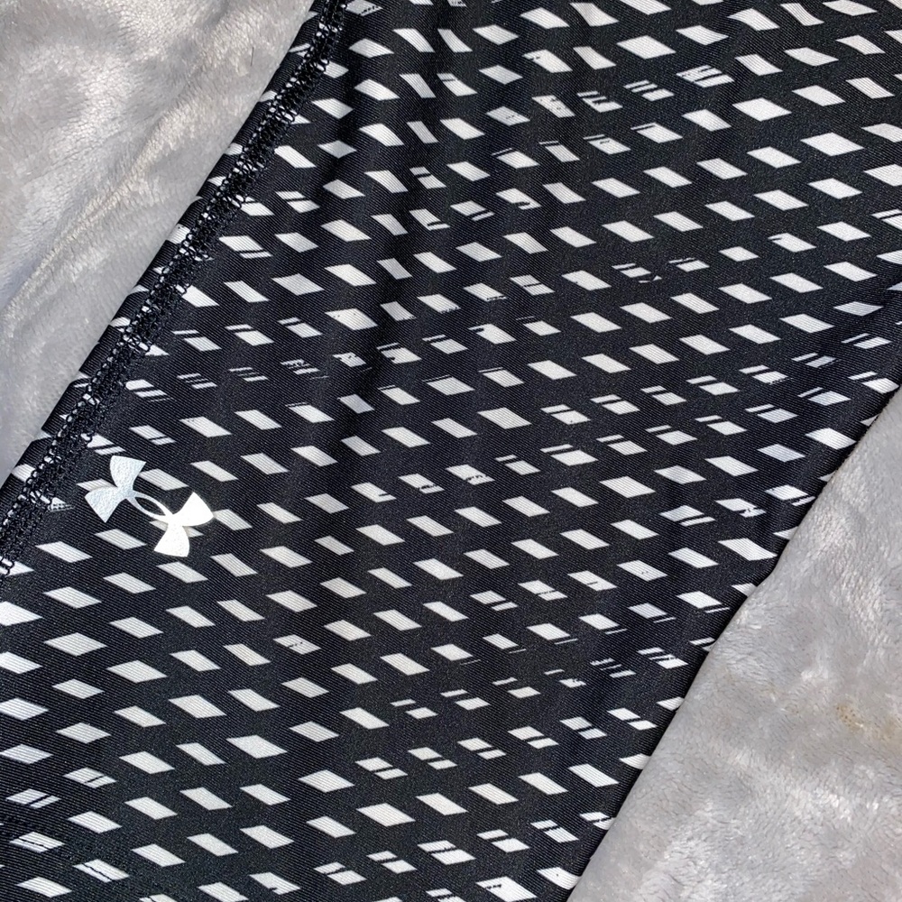Under armor capris - Picture 3 of 5